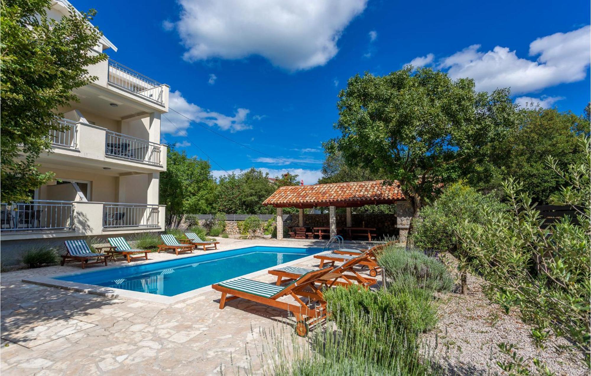 2 Bedroom Beautiful Apartment In Pinezici Exterior photo