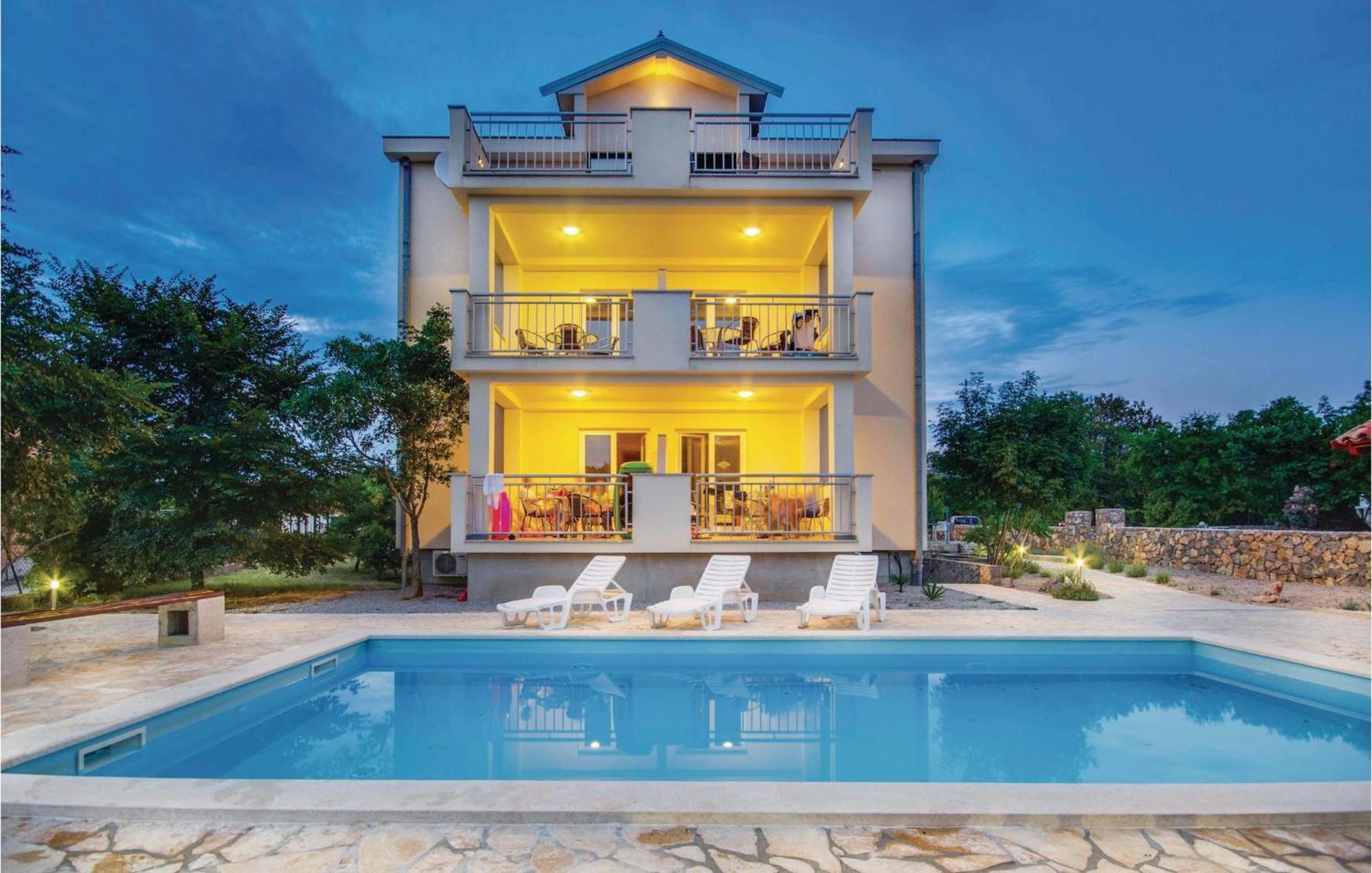 2 Bedroom Beautiful Apartment In Pinezici Exterior photo