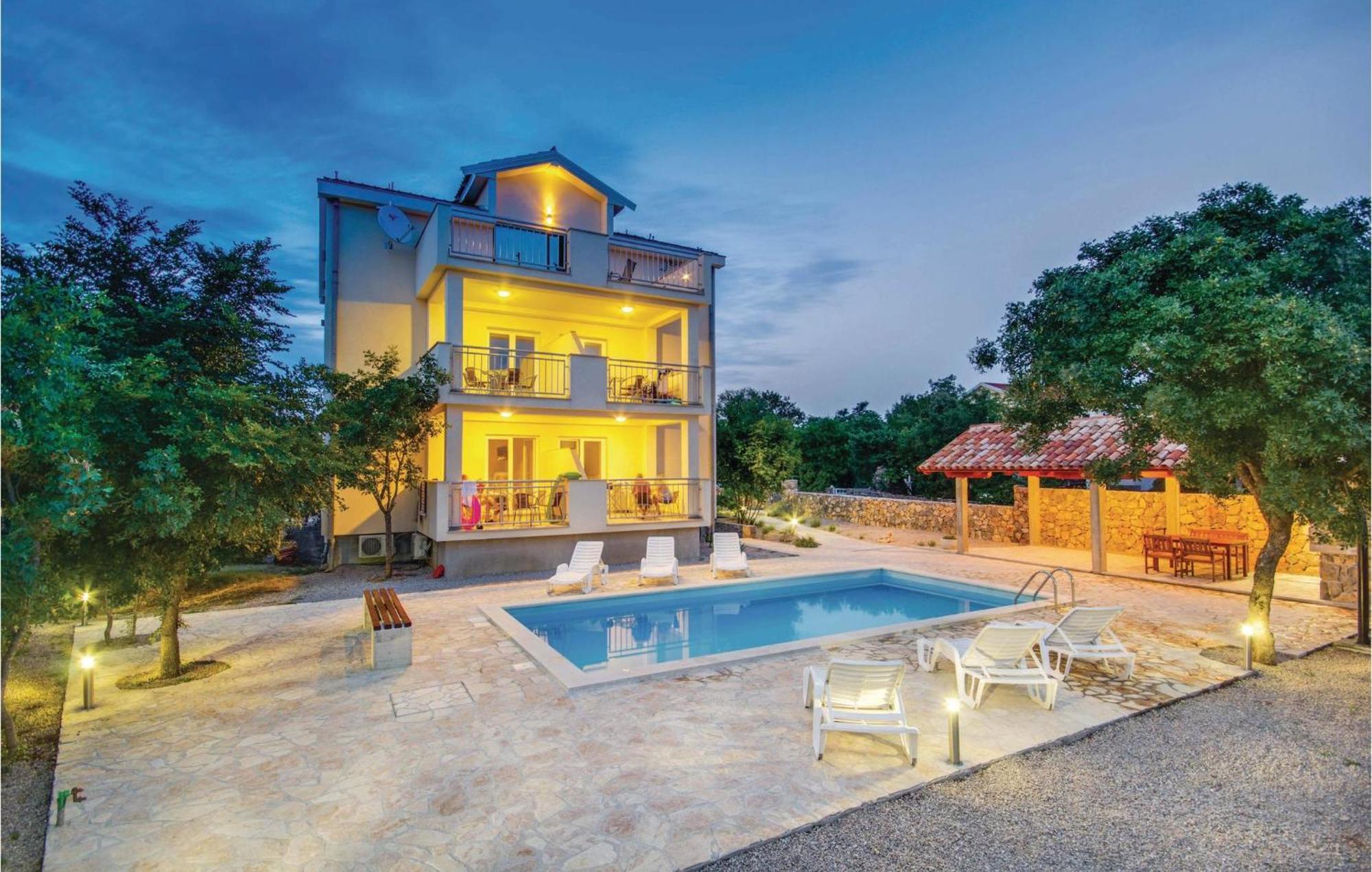 2 Bedroom Beautiful Apartment In Pinezici Exterior photo