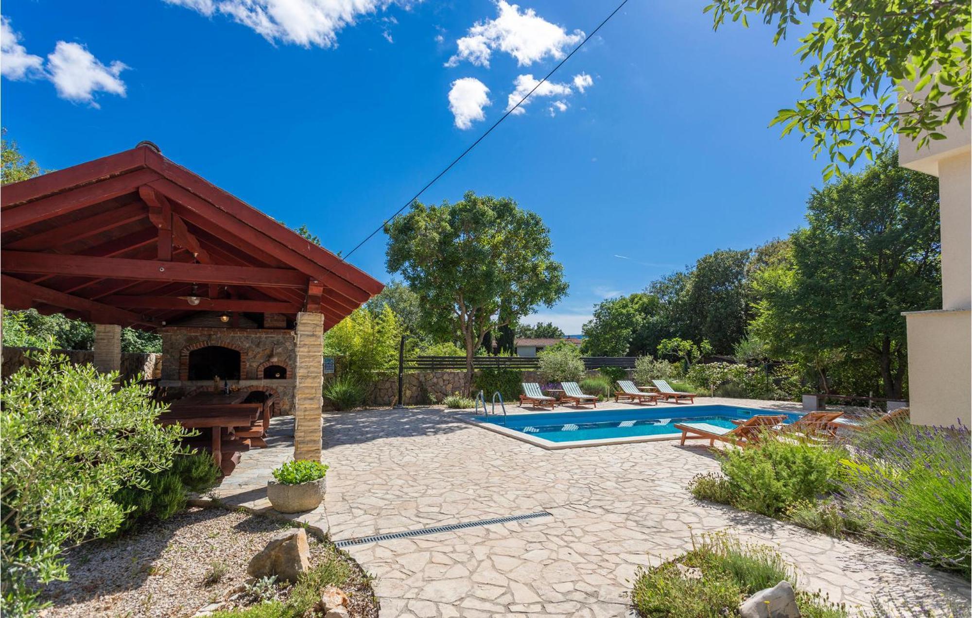 2 Bedroom Beautiful Apartment In Pinezici Exterior photo