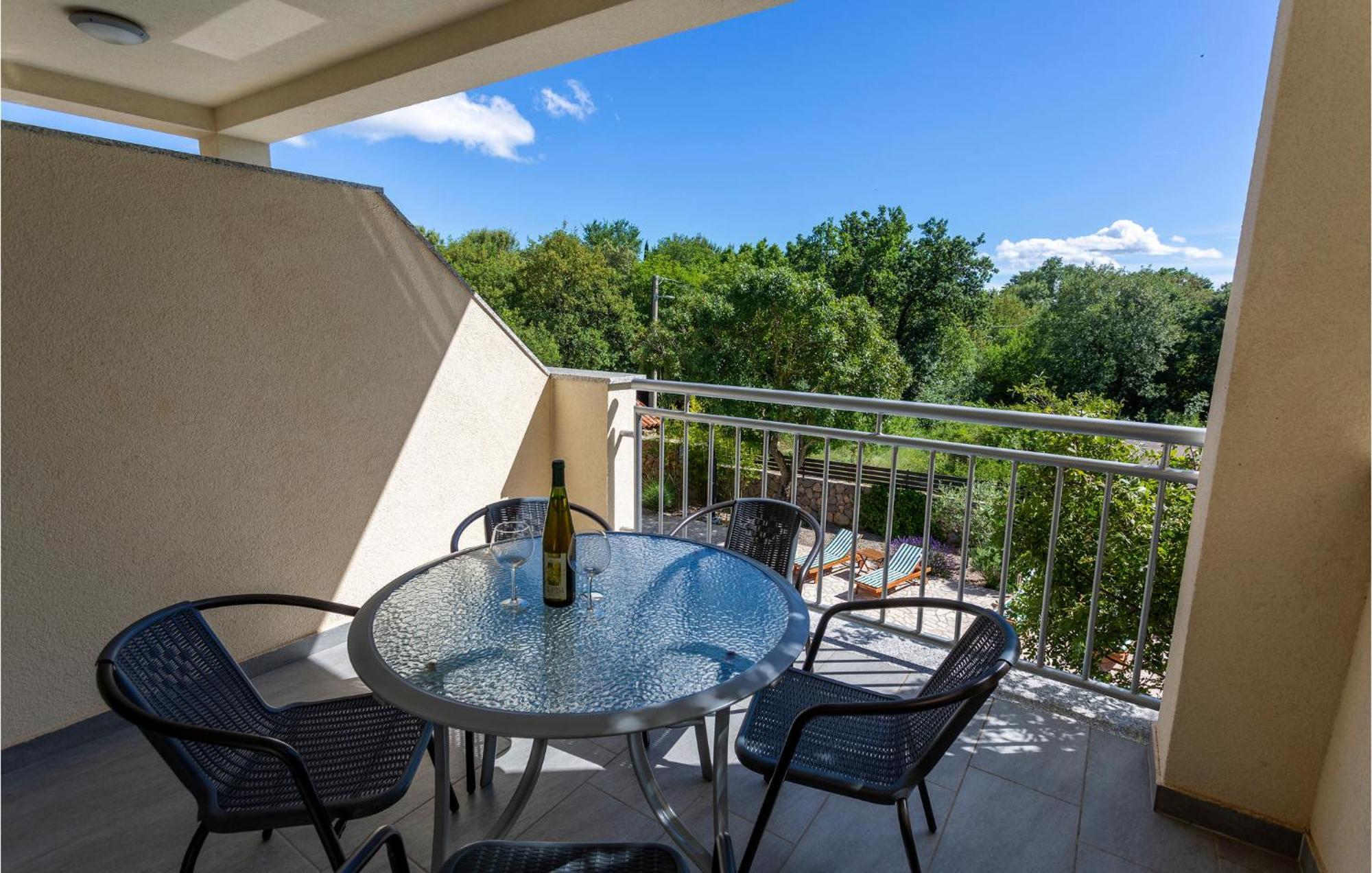 2 Bedroom Beautiful Apartment In Pinezici Exterior photo