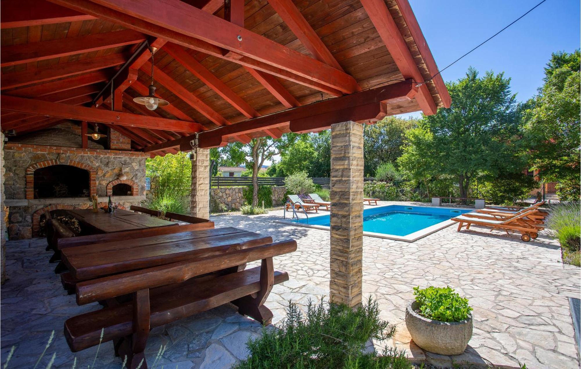 2 Bedroom Beautiful Apartment In Pinezici Exterior photo