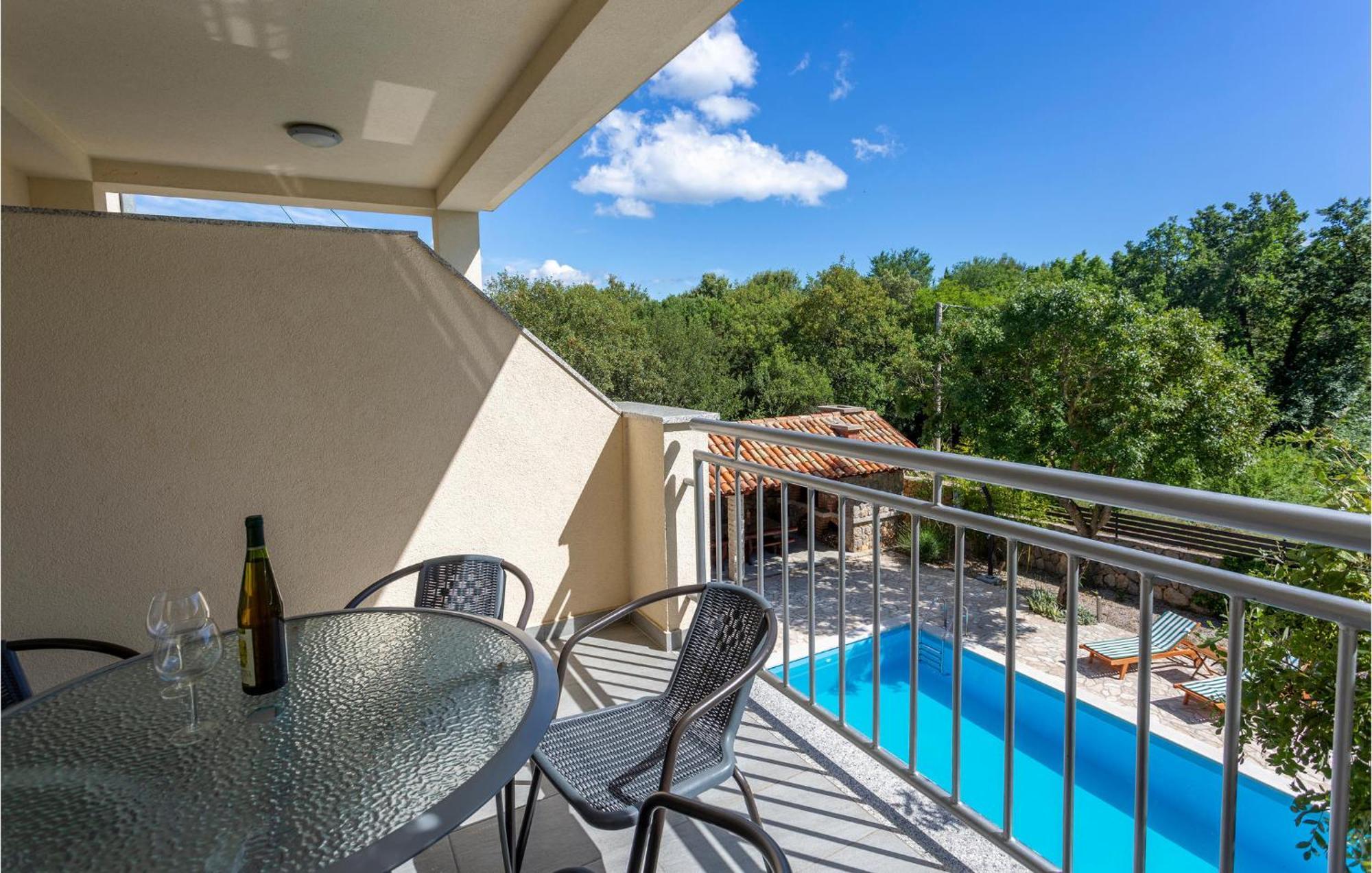 2 Bedroom Beautiful Apartment In Pinezici Exterior photo