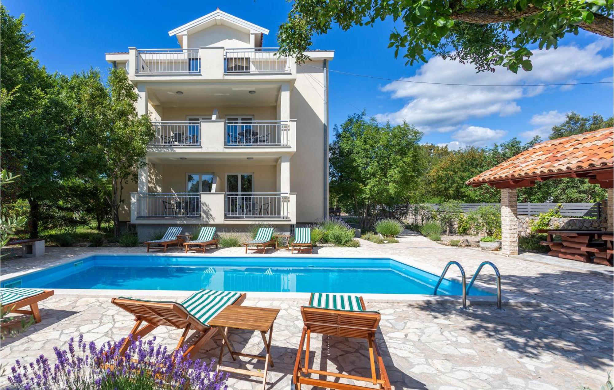 2 Bedroom Beautiful Apartment In Pinezici Exterior photo