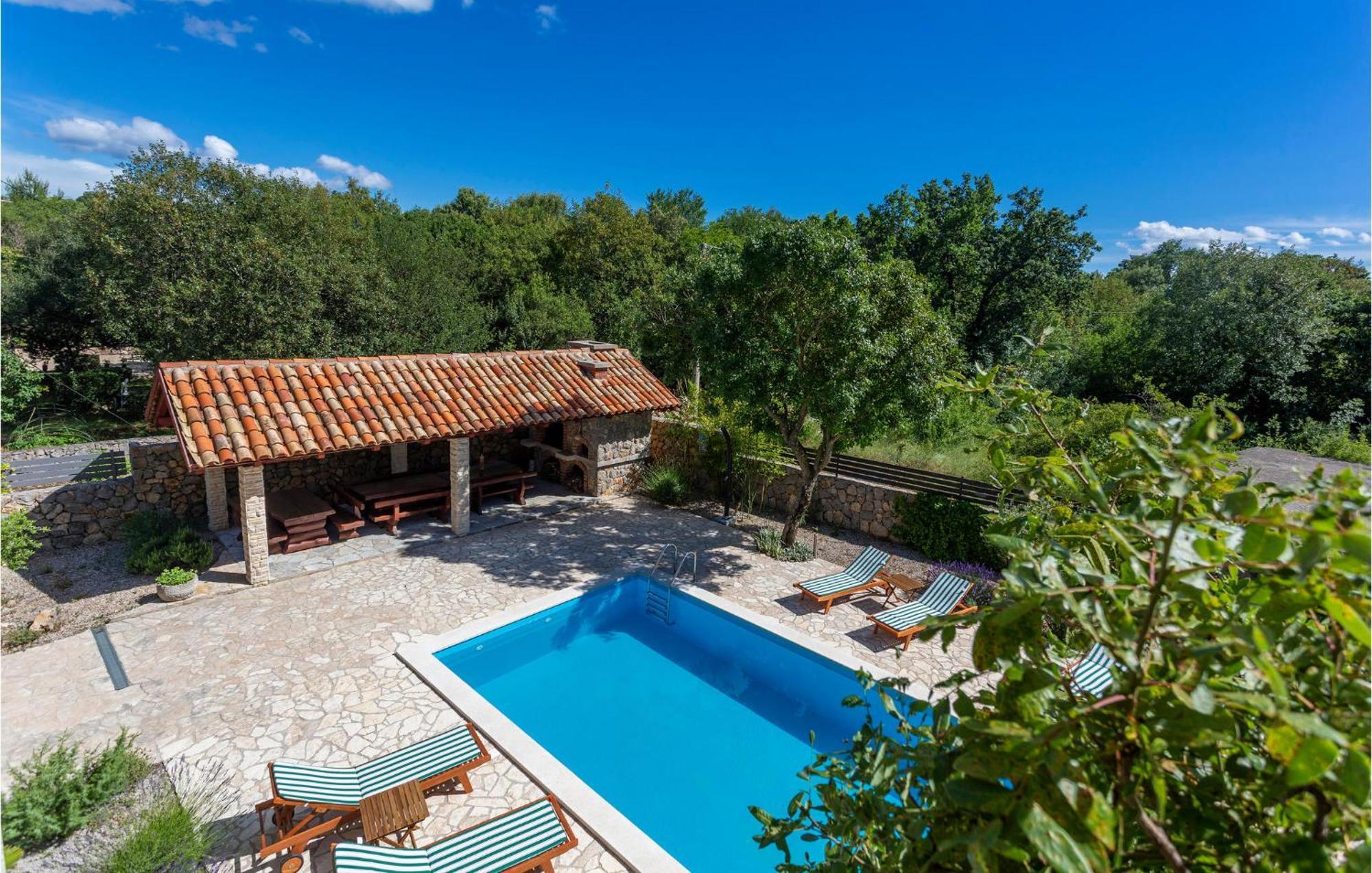 2 Bedroom Beautiful Apartment In Pinezici Exterior photo