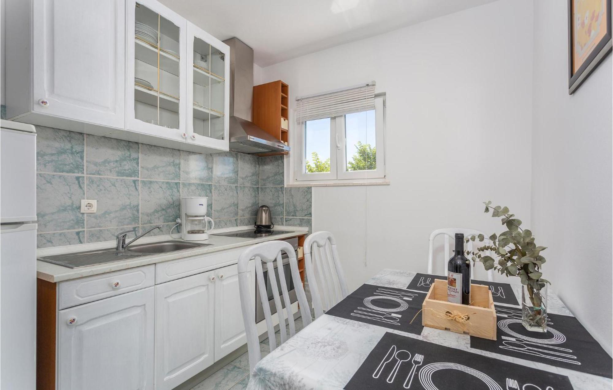2 Bedroom Beautiful Apartment In Pinezici Exterior photo