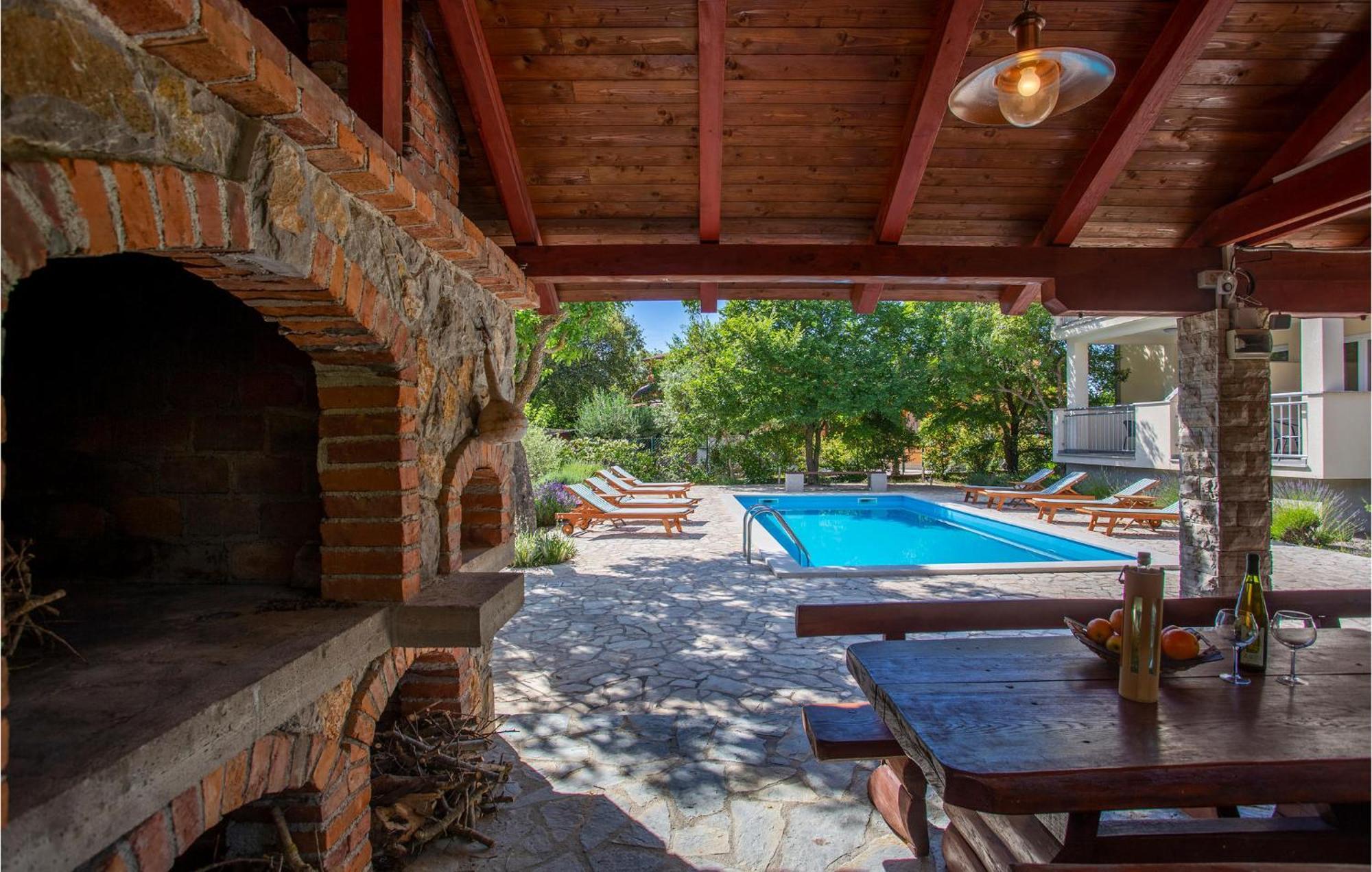 2 Bedroom Beautiful Apartment In Pinezici Exterior photo
