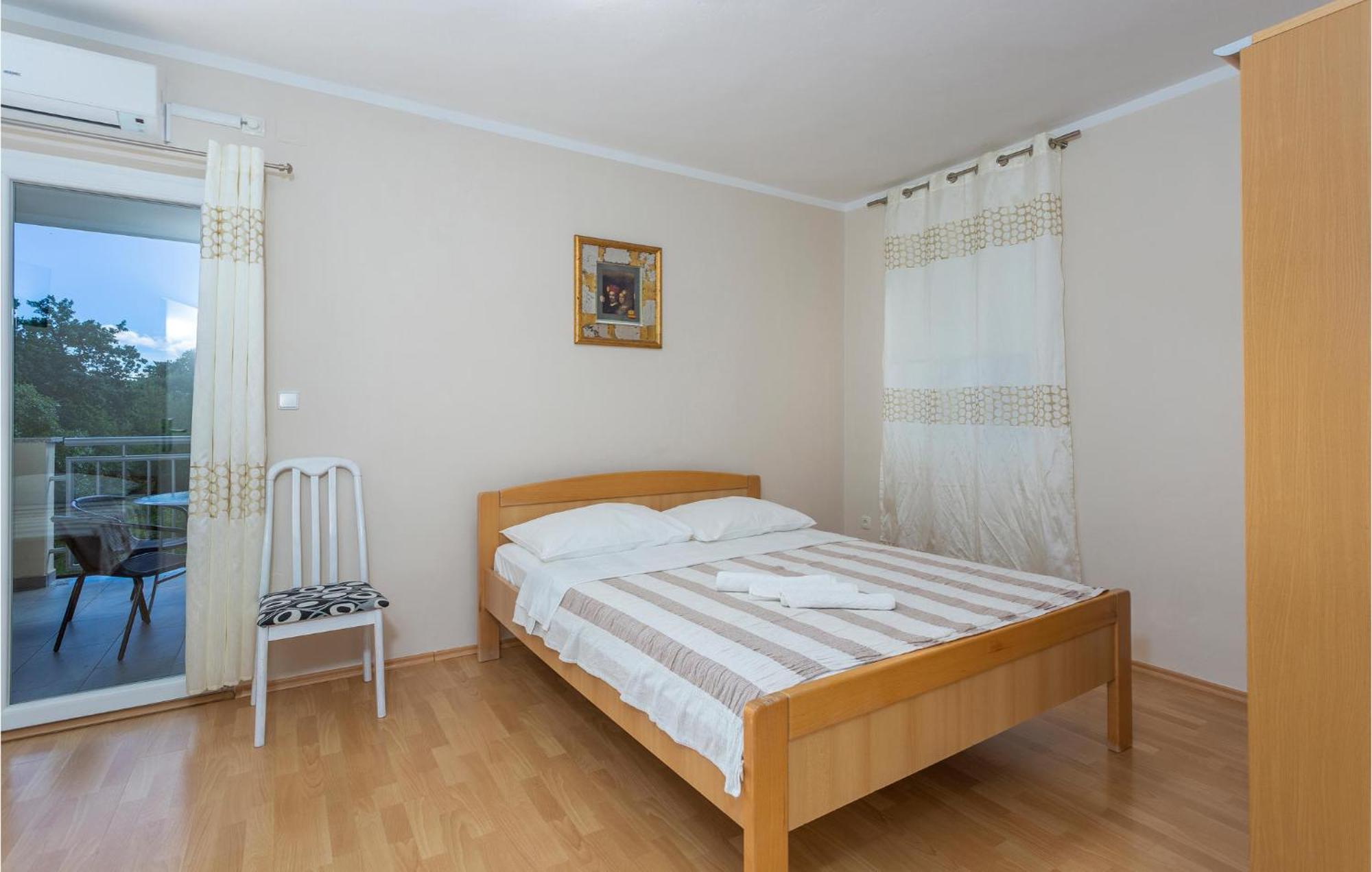 2 Bedroom Beautiful Apartment In Pinezici Exterior photo